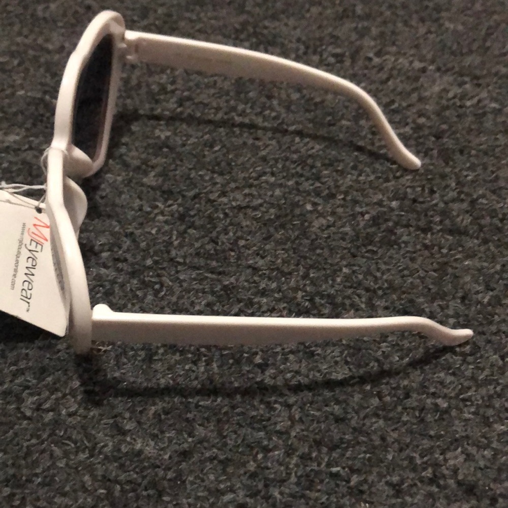 Heart Sunglasses - Picture 2 of 7